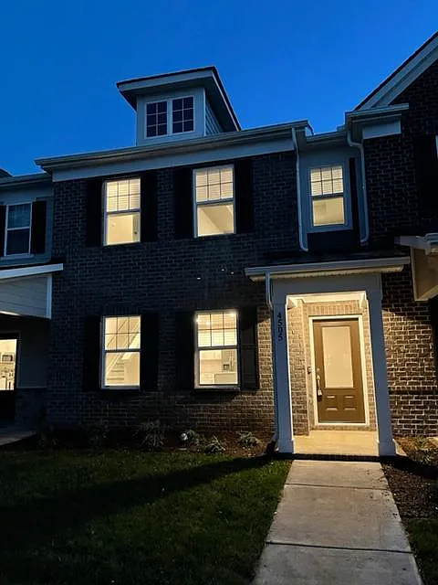 3 bed, 2.5 bath, 1691 sqft, $2,095 — Photo 4