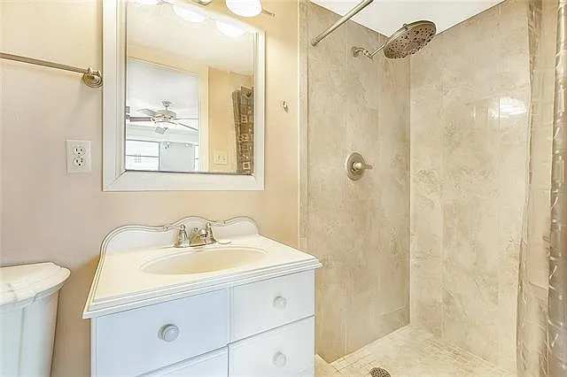 3915 Saint Charles Ave #407 — Photo 6