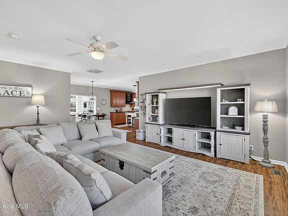 5th image of 613 Long Leaf Acres Drive