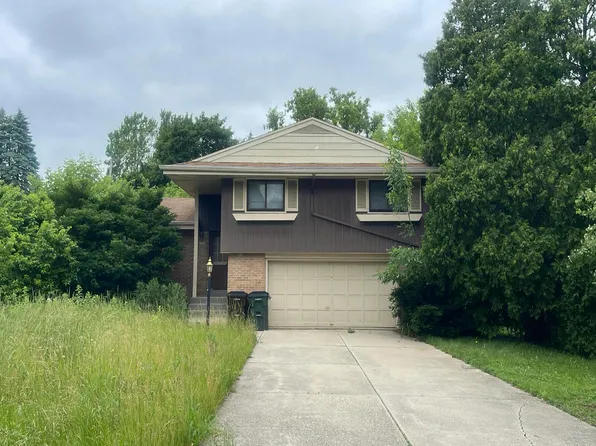 2620 W Michael Dr, Glendale, WI 53209