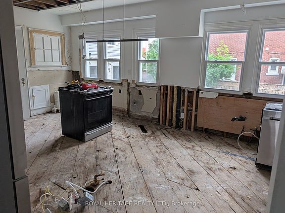 4th image of 73 Talbot St N