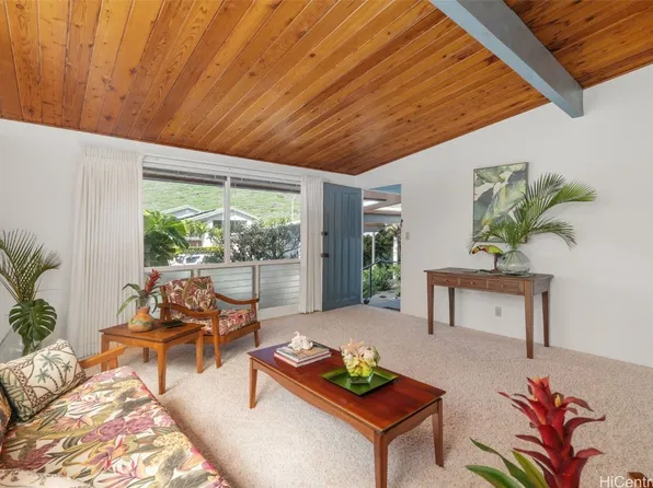617 Hahaione St, Honolulu, HI 96825