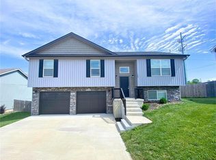 102 Division St, Knob Noster, MO 65336