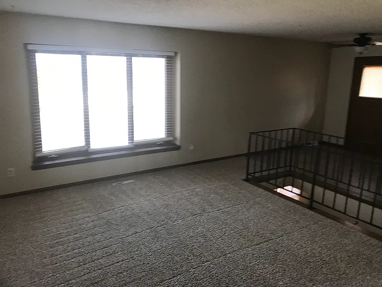 608 NE Wanda Dr #608 — Photo 3
