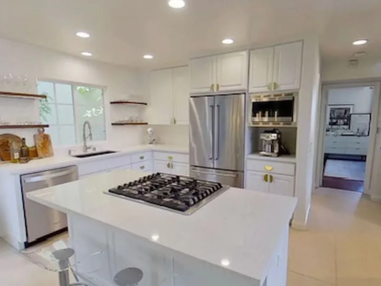 445 1/2 Begonia Ave — Photo 6