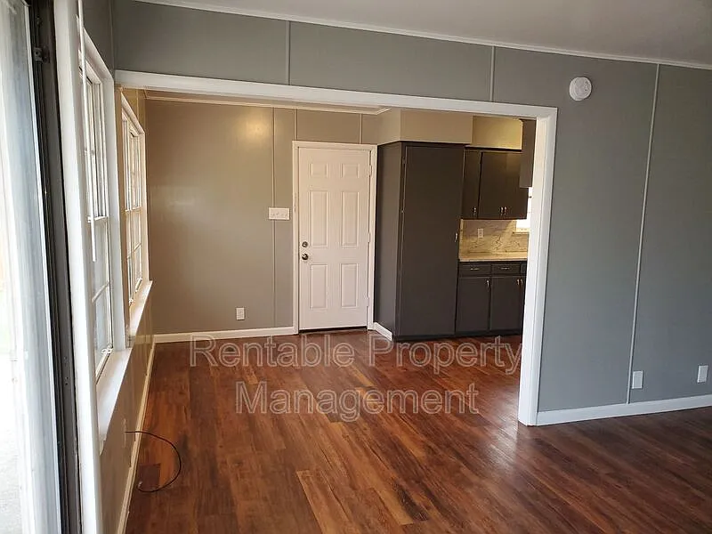 3 bed, 2.0 bath, 1600 sqft, $2,250 — Photo 3