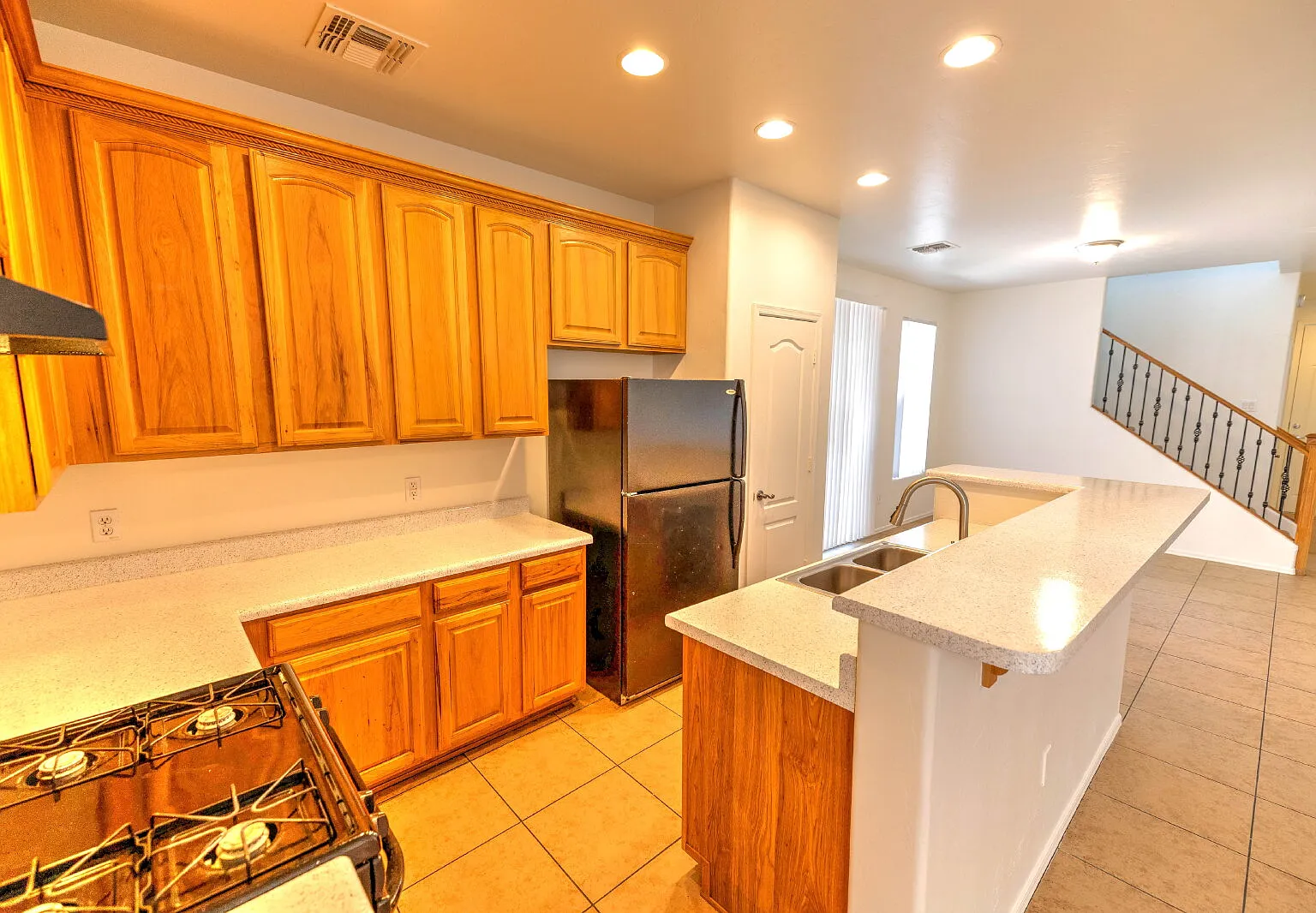 3 bed, 2.0 bath, 1608 sqft, $1,890 — Photo 2