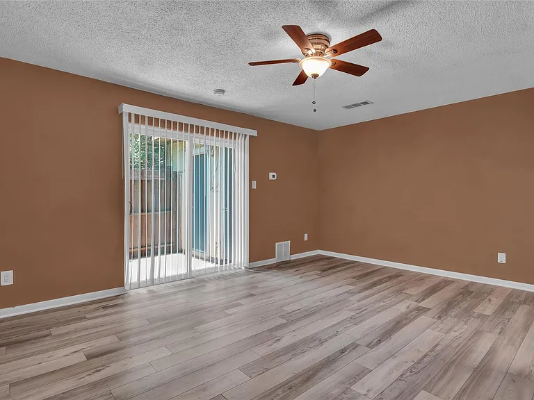 5002 Blue Spruce Cir #C — Photo 6