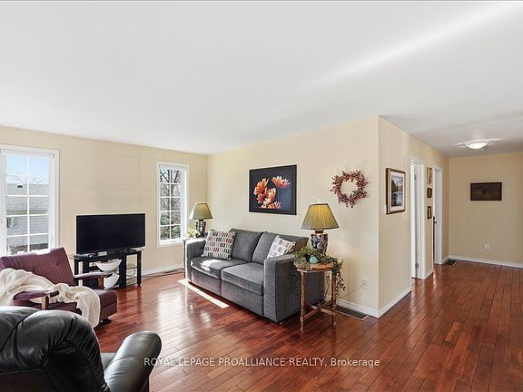4th image of 52 Horace Ave