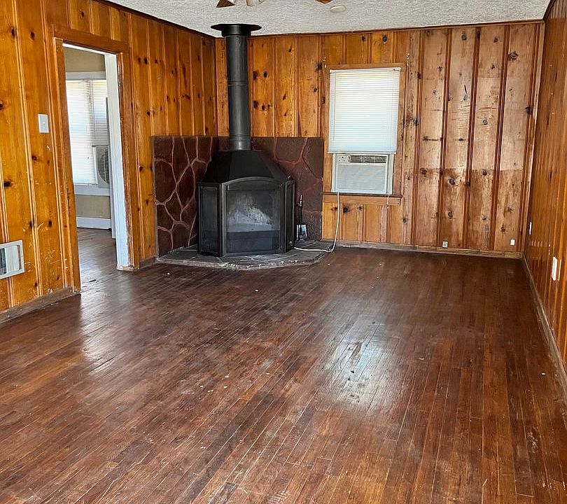 1st image of 106 W 10th St