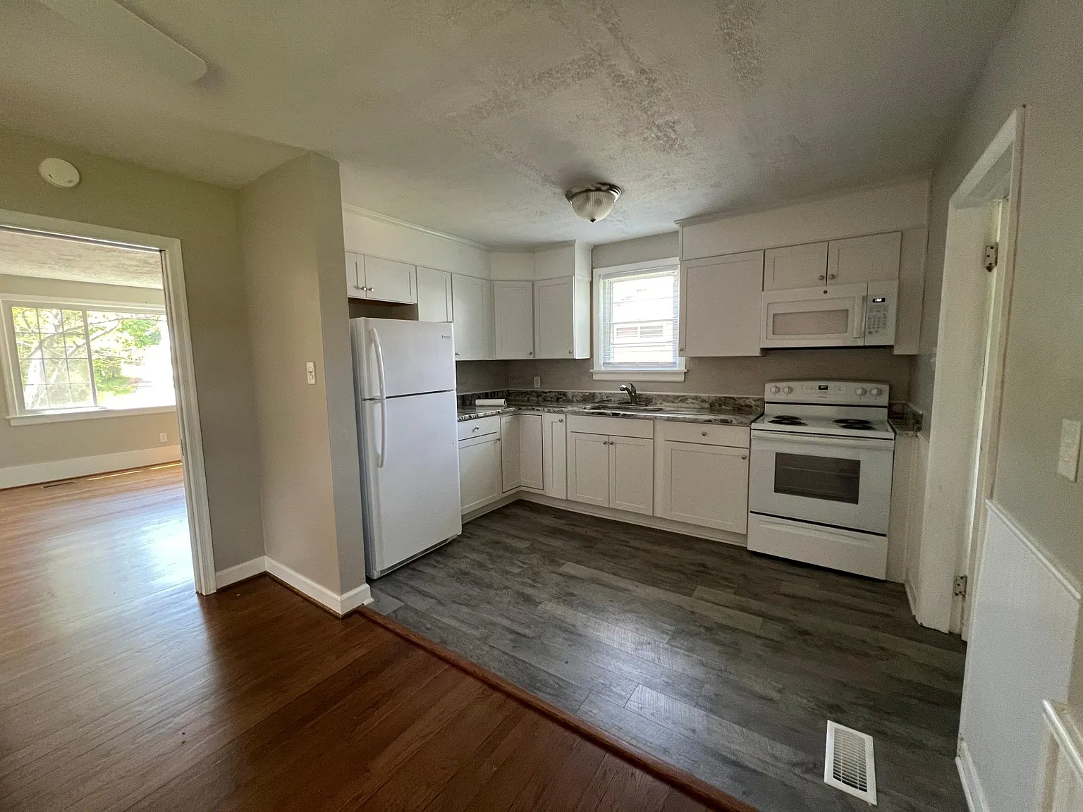 504 W Washington St — Photo 4