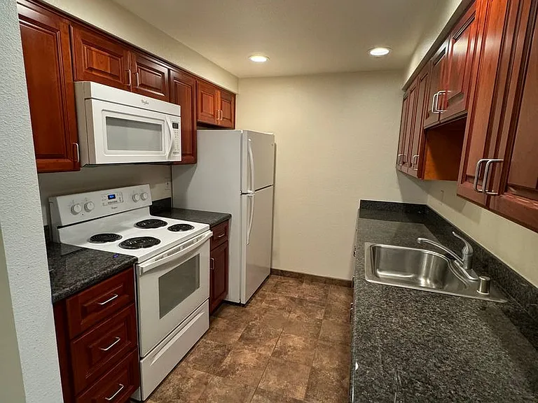 6th Ave Apartments — Photo 59