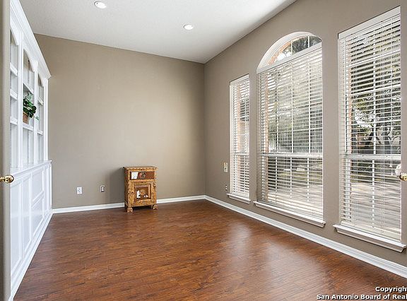 5th image of 15434 Fall Place Dr