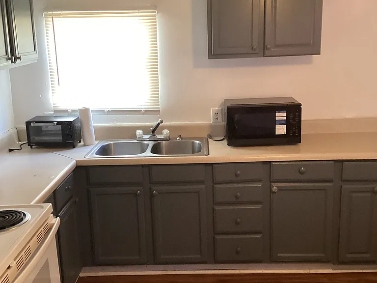 670 Belair Ave — Photo 9