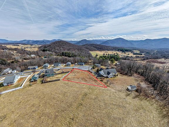 4th image of 9 Spring Ridge Ln