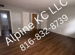 500 E 135th St APT 1A, Grandview, MO 64030