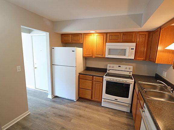5th image of 3624 Lakeshore Drive #H7