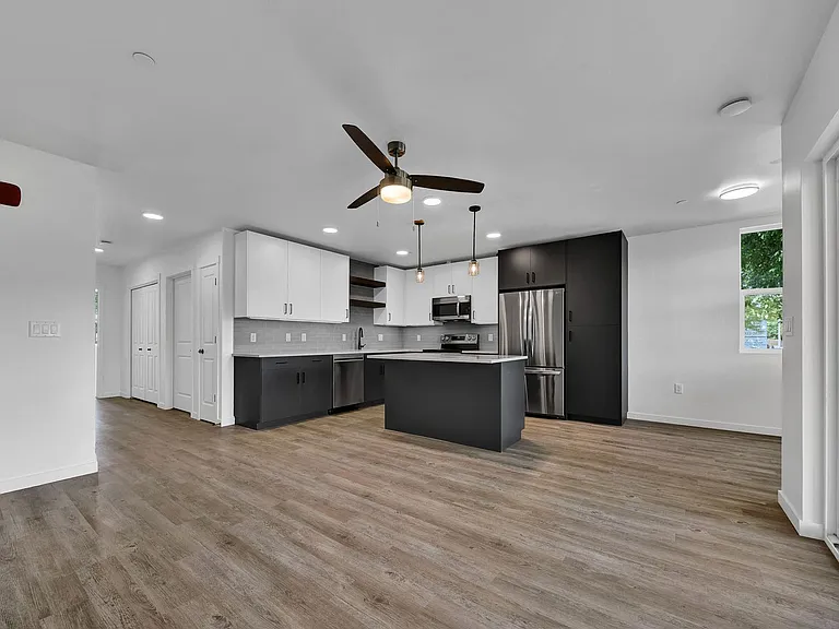 Milstick Apartments — Photo 31