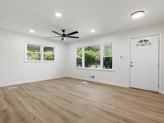 5th image of 2513 7th St NE