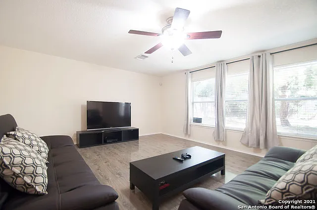 4 bed, 2.5 bath, 2388 sqft, $1,745 — Photo 3