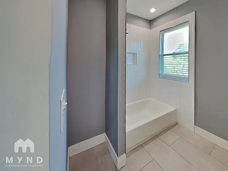 629 Windsor St SW — Photo 11