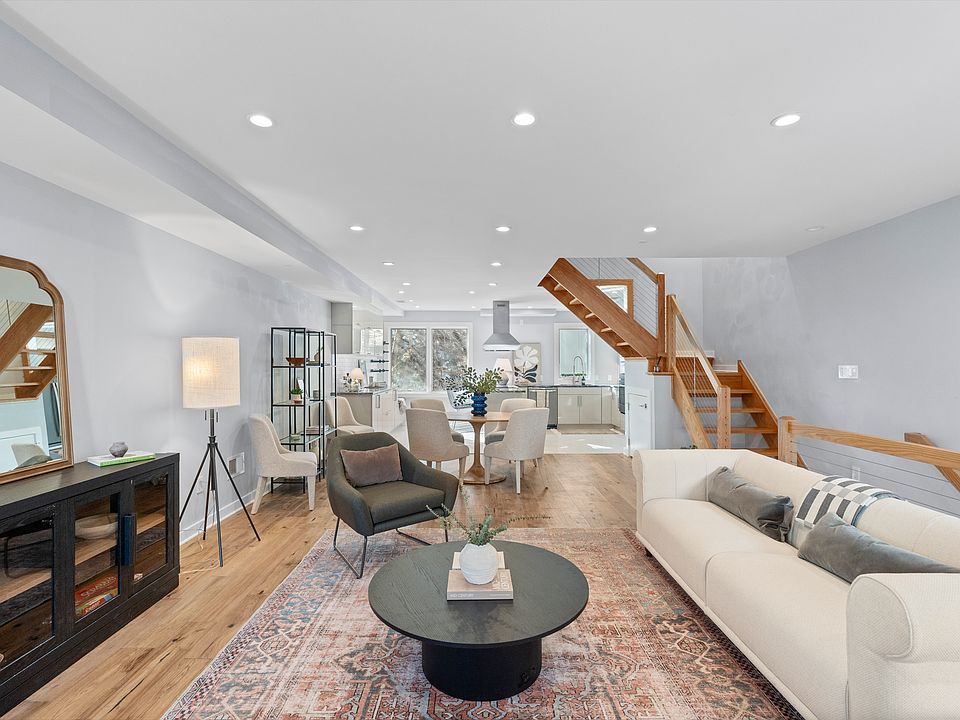 1st image of 869 Corinthian Ave Unit 3