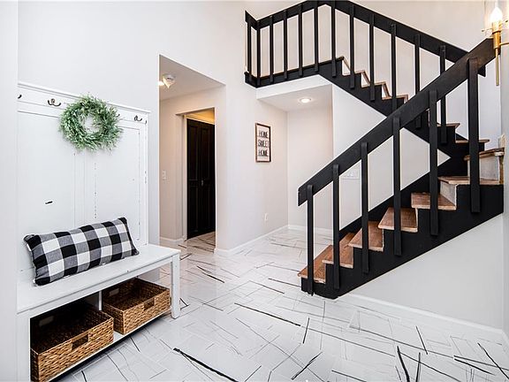 4th image of 125 Lynn Cir