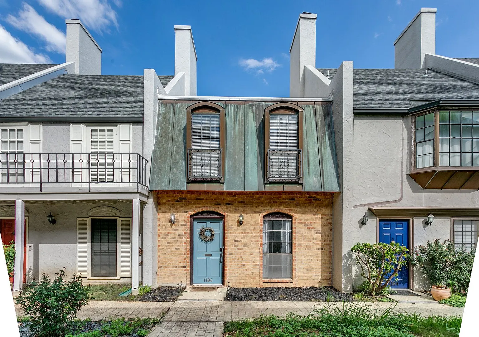 Terrell Hills Townhouse — Photo 1