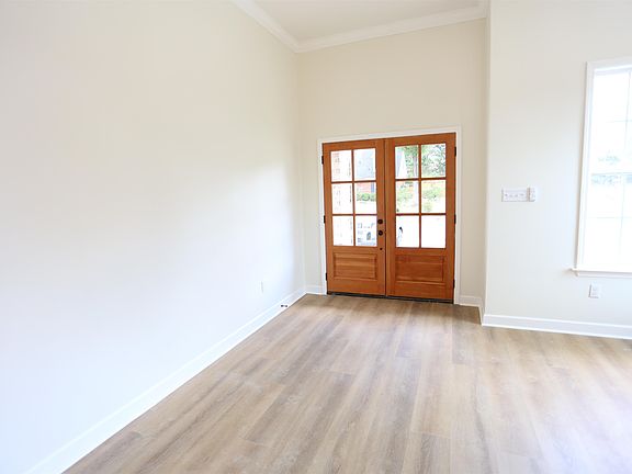 3rd image of 2899 Christoval St