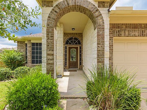 4th image of 945 Ponte Serra Dr