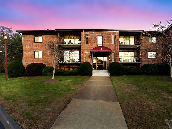 2nd image of 221 Oak St APT 4-31
