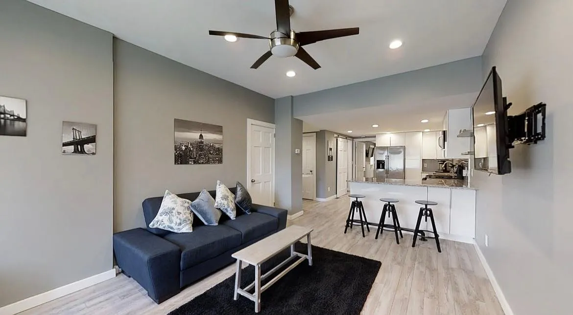 1 bed, 1.5 bath, 800 sqft, $1,600 — Photo 2