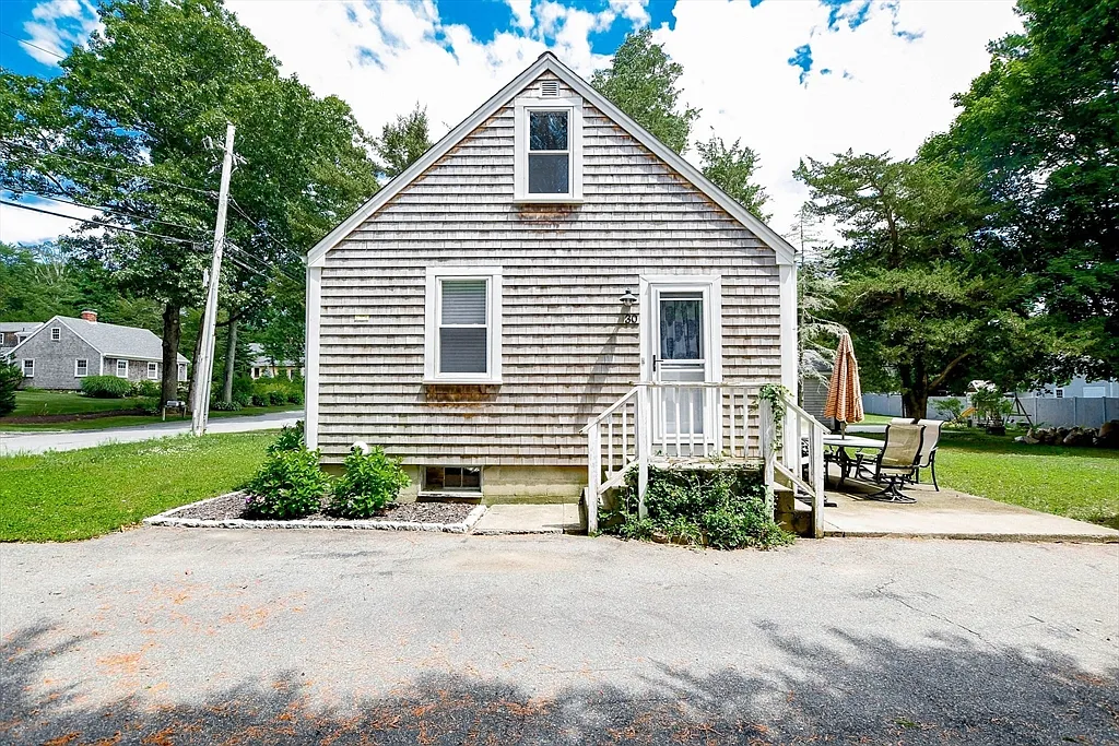 1 bed, 1.0 bath, 676 sqft, $1,900 — Photo 2