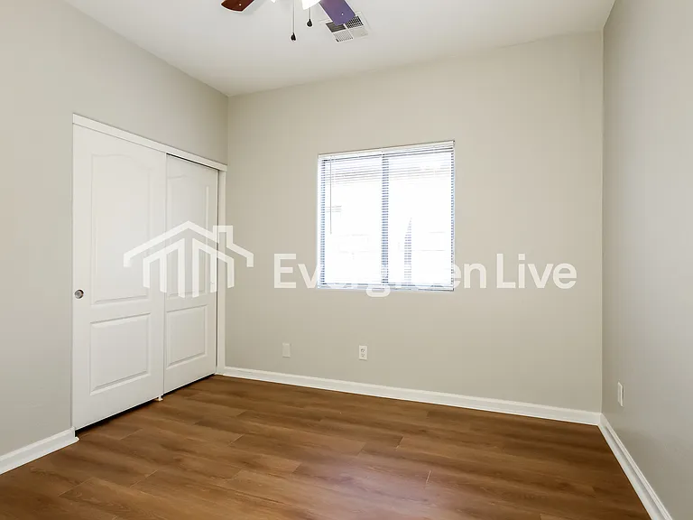 6038 N 68th Dr — Photo 11