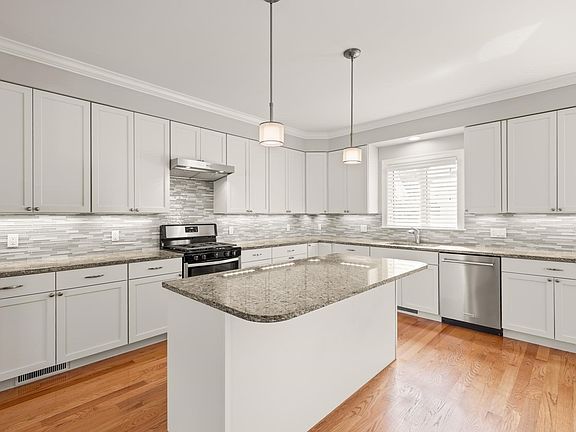 4th image of 29 Wadsworth Ave Unit 2