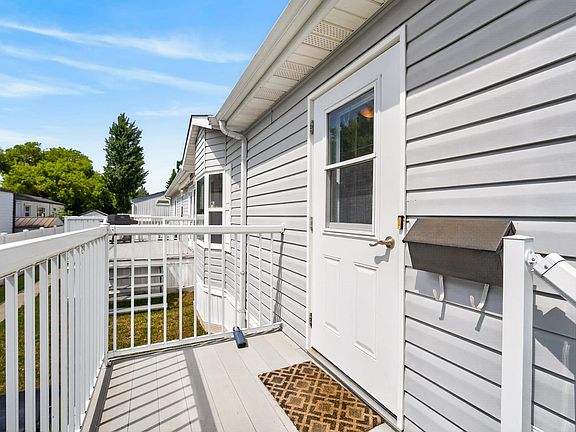 4th image of 547 Evergreen Park NW