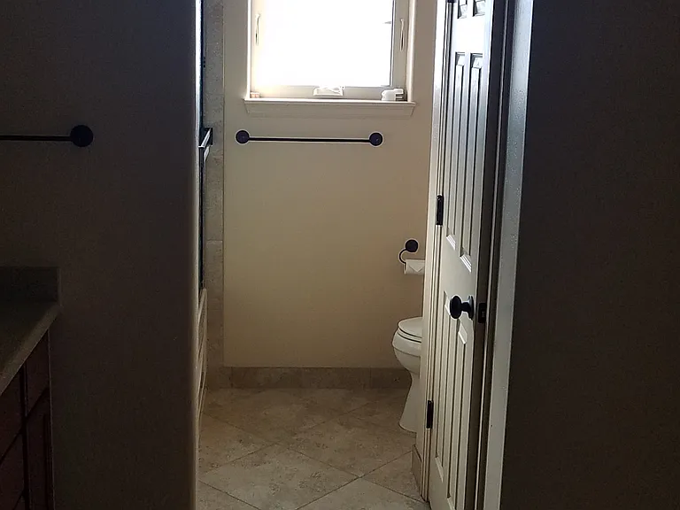 902 College Ave — Photo 8