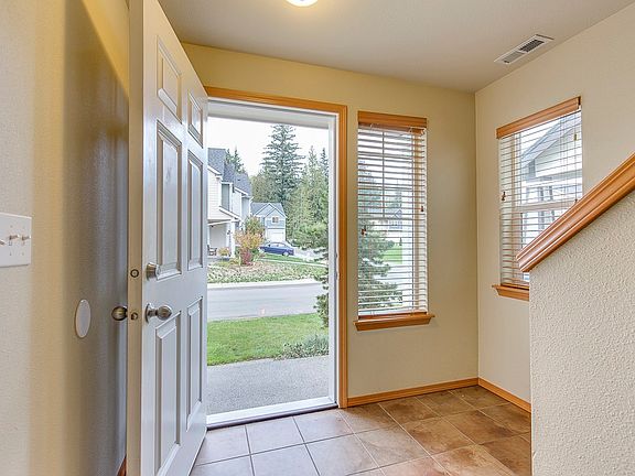 3rd image of 388 NE Miramar Cir #40