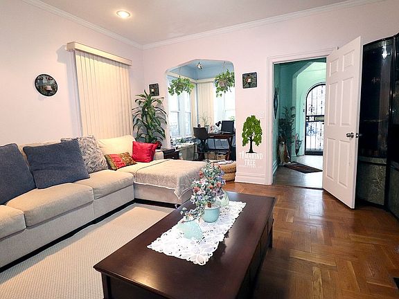 4th image of 4810 Avenue
