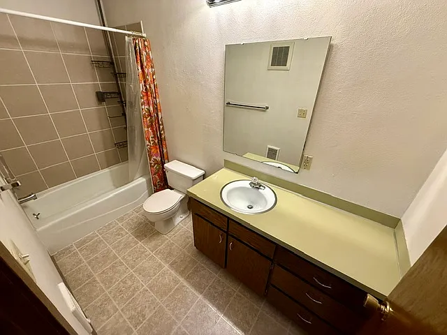 225 W Lincoln Ave #4 — Photo 6
