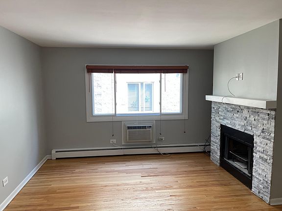 4th image of 1435 W Belle Plaine Ave APT 3F