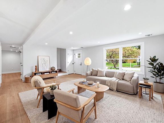 5th image of 22 Woodbrook Drive