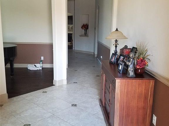 3rd image of 123 Stevenson Dr
