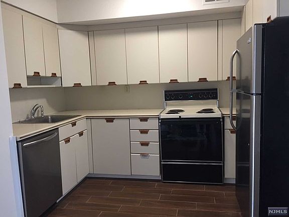 5th image of 1590 Anderson Ave APT 11C