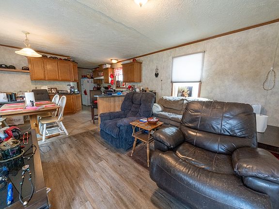 2nd image of 1839 Sherwood St Trailer 28