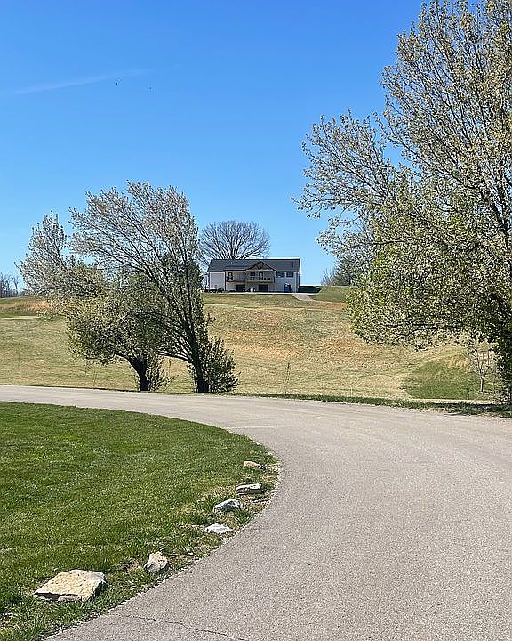 1st image of 60 The Trace Dr