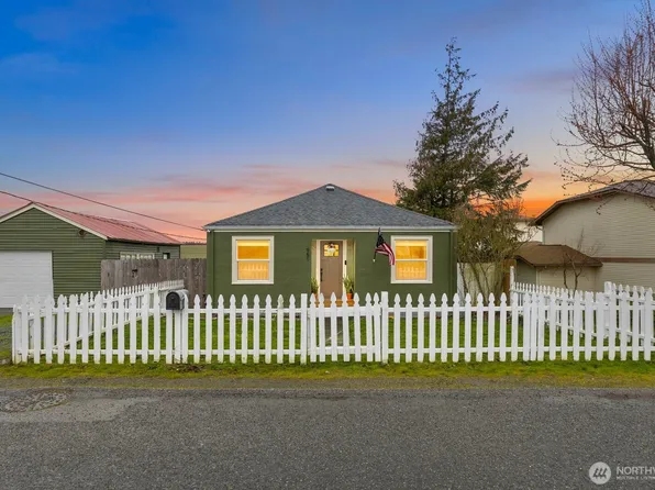 951 SE Dock Street, Oak Harbor, WA 98277