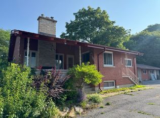 215 Yonge St #1, Kingston, ON K7M 1G2