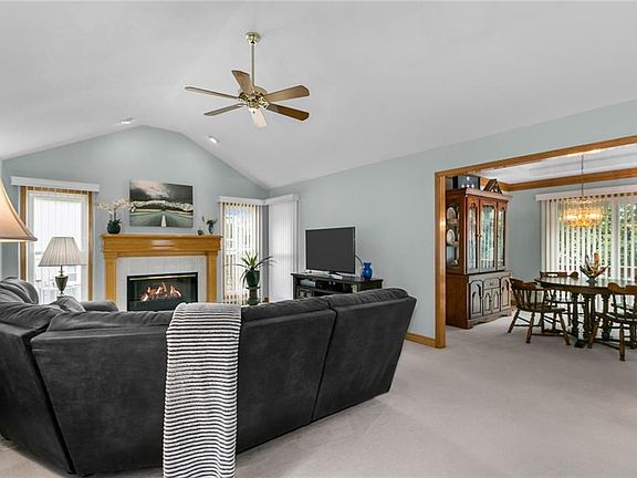 4th image of 523 NW Alexa Ln