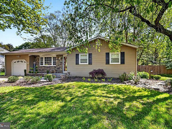 4th image of 14 Hope Valley Dr